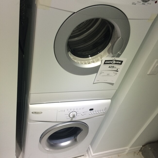 Photo du bâtiment - 65 King Edward Av