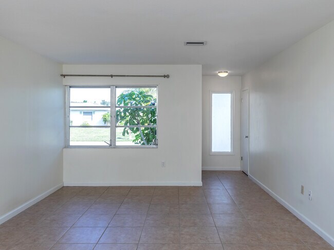 Foto del edificio - 438 Clover Rd