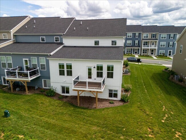 Foto del edificio - Spacious Home in Westhill Community - Rent...