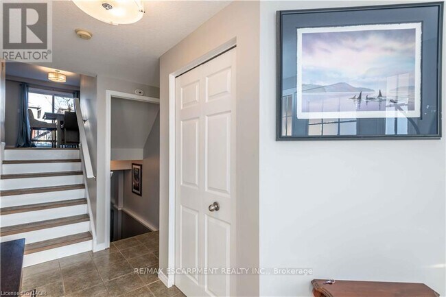 Building Photo - 136 Donnenwerth Dr