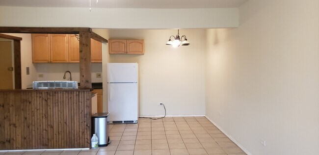 Foto del edificio - 7S065 Suffield Ct