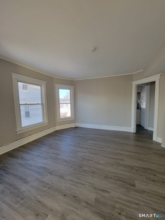 Building Photo - 187 Hart St