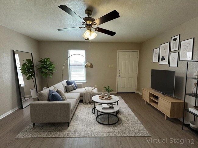 Building Photo - 1708 Benttree Dr