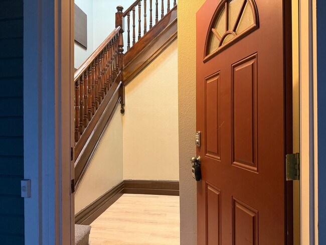 Foto del edificio - 2211 W Broadway Ave