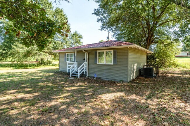 Foto del edificio - Hidden Gem in McCalla – Private 2BR Retreat on a Large Secluded Lot!