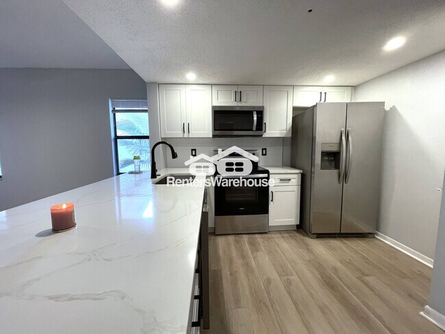 Building Photo - 300 S Florida Ave