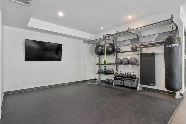 Building Photo - 8820 Belford Ave