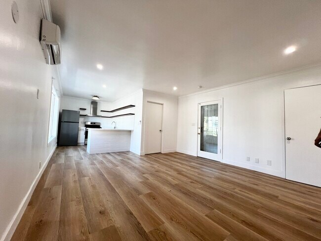 Building Photo - 1008 N Stanley-6