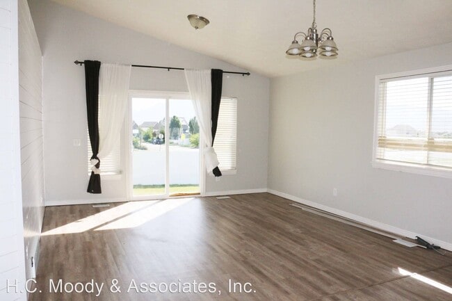 Foto del edificio - 3 br, 2 bath House - 12491 S. Rampart Way