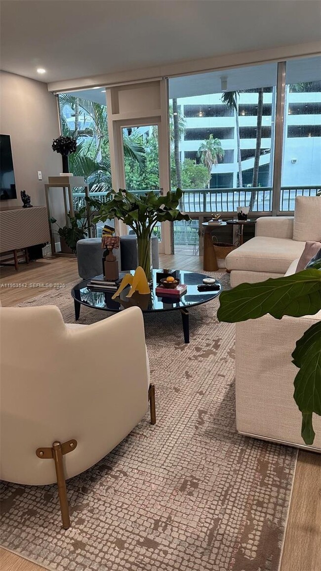 Building Photo - 1408 Brickell Bay Dr