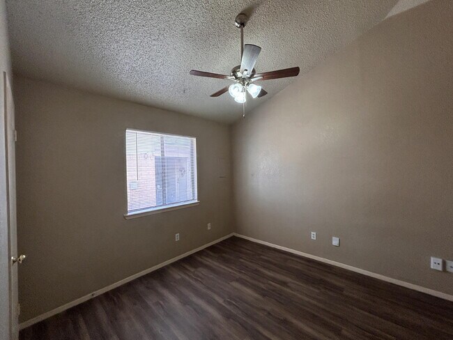 Foto del edificio - 129 N Troy Ave