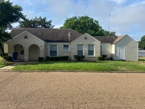 Building Photo - 240 E Blackbourn St