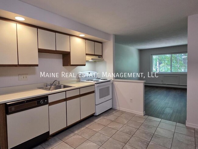 Building Photo - 20 Tall Pines Dr