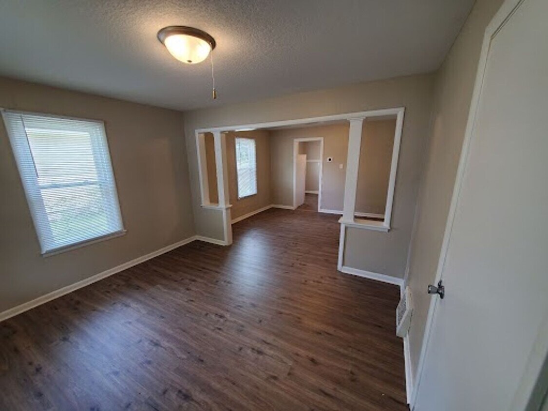 Primary Photo - 3 bedroom home with covered patio and garage!