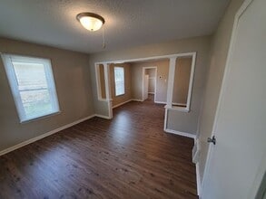 Building Photo - 2201 Maple St