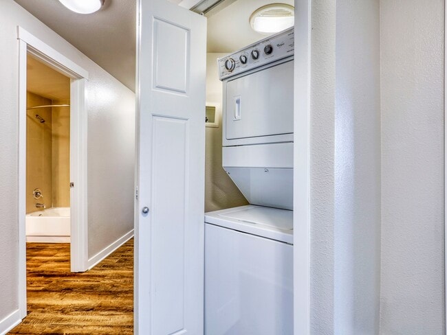 Building Photo - Strata on California