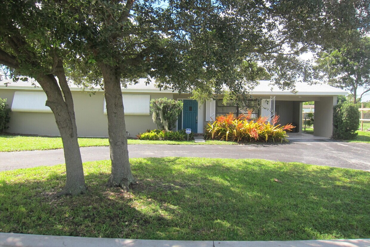 941 Woodland Ave, Haverhill, FL 33415 House Rental in Haverhill, FL