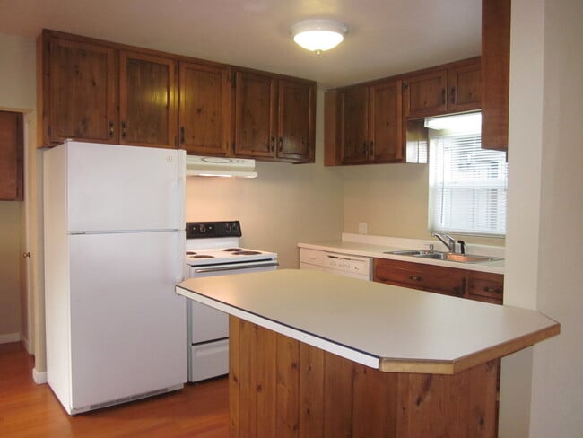 Building Photo - Coblin Bend - Triplex