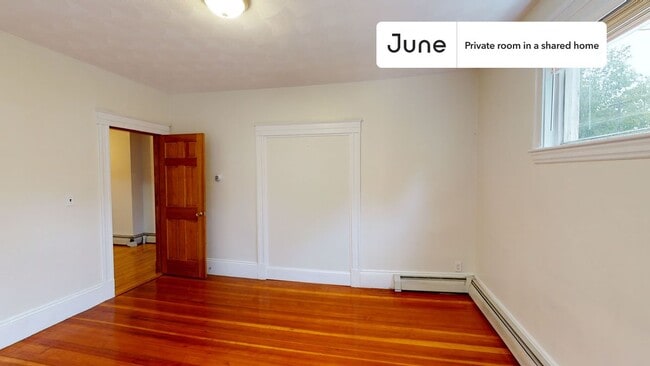 Foto del edificio - Room in Shared 5 bed/1 bath home