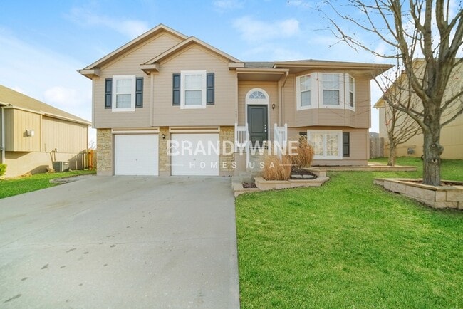 Building Photo - 1607 NW High View Dr