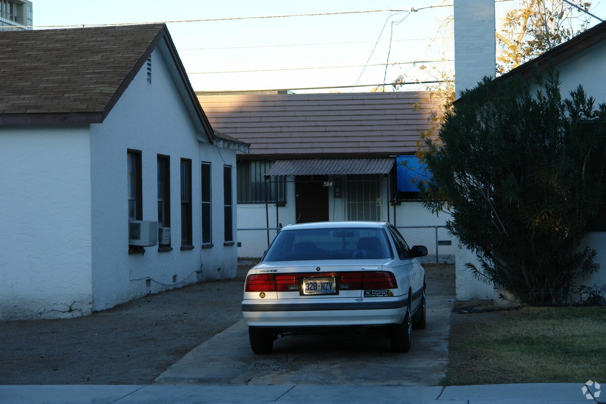 Building Photo - 508-510 S 7th St