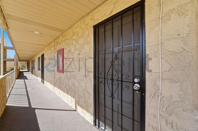 Foto del edificio - Unit 242