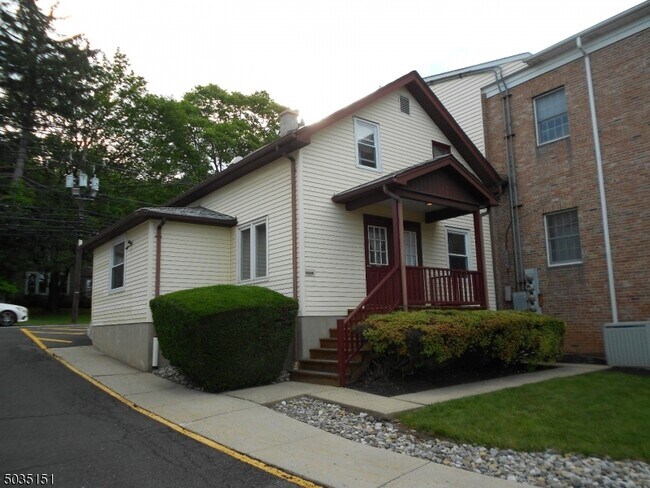 Foto del edificio - 1936 Washington Valley Rd