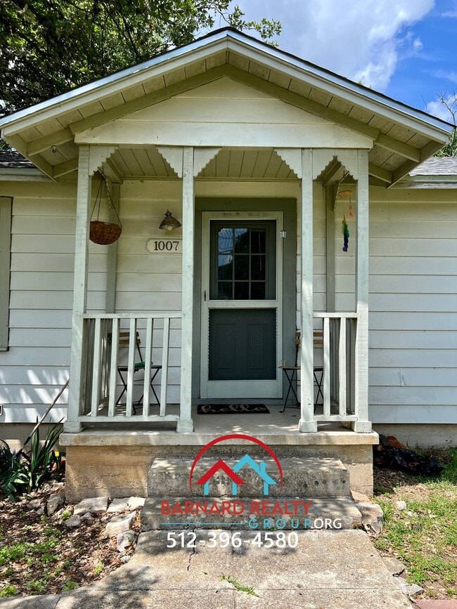 Building Photo - 1007 N LBJ Dr