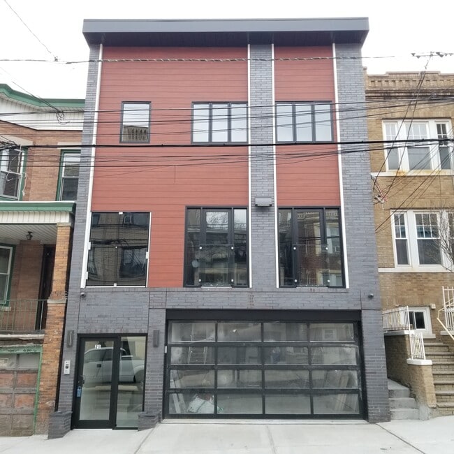Building Photo - 21 65th St