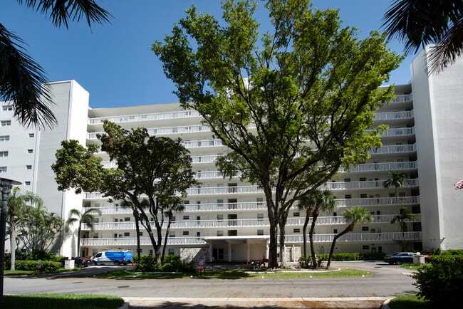 Foto del edificio - 2555 NE 11th St