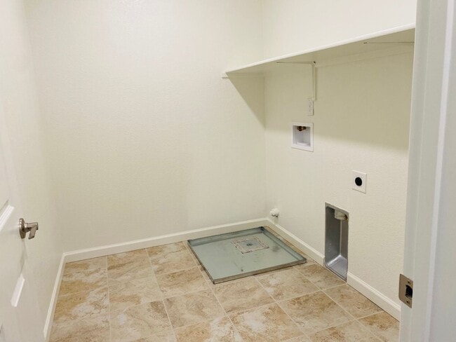 Building Photo - Large Brand New Elk Grove Home!