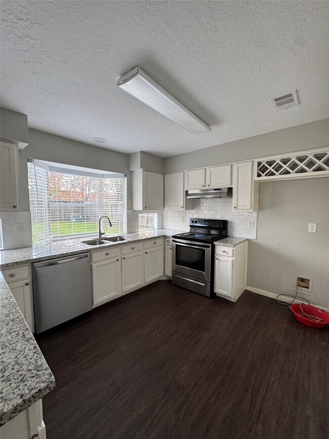 Building Photo - 7138 River Garden Dr