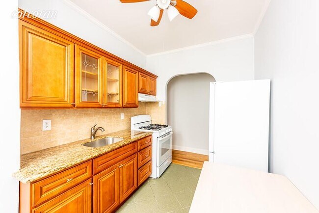 Building Photo - 558 79th St