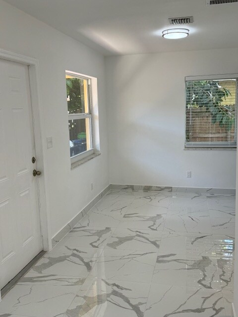 Foto del edificio - 5962 NW 19th St