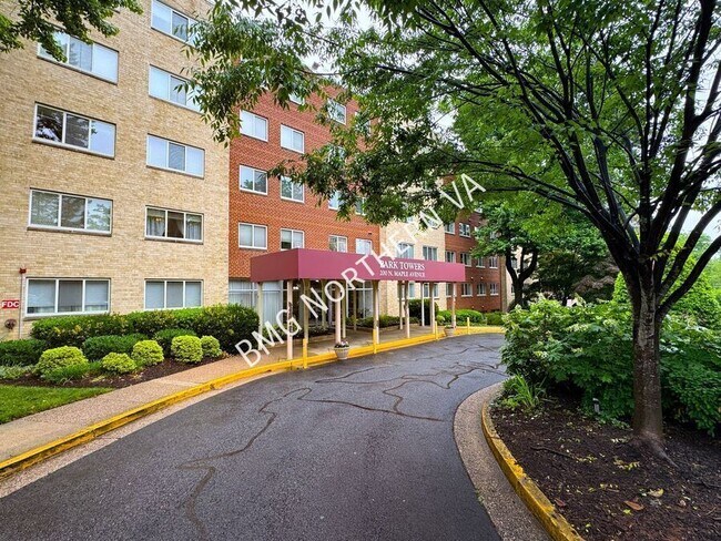 Foto del edificio - 200 N Maple Ave