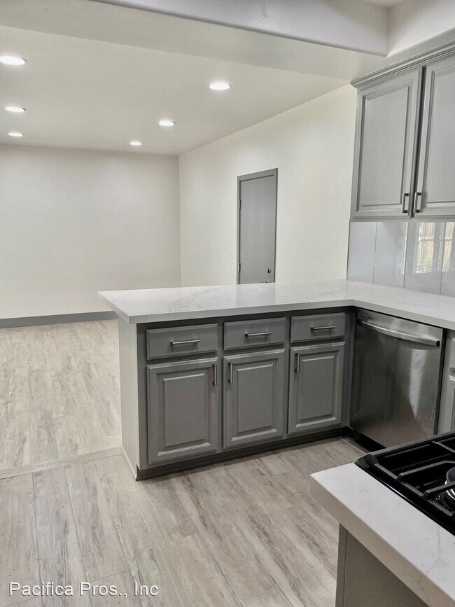 Building Photo - 3 br, 2 bath House - 8551 La Riviera Drive
