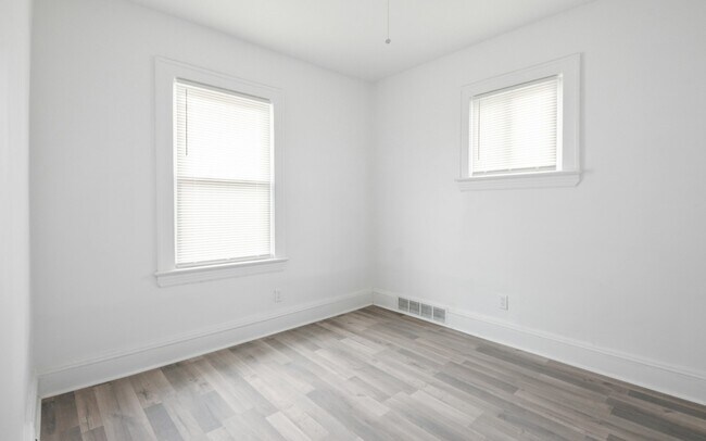 Foto del edificio - 8511 Jeffries Ave
