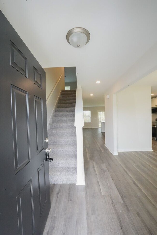 Building Photo - Available Now! MOVE IN READY!   ?? ?? ??! ...