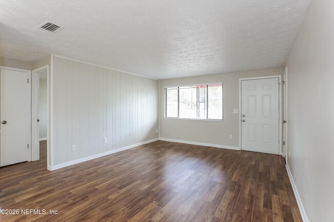 Foto del edificio - 9572 Spottswood Rd W