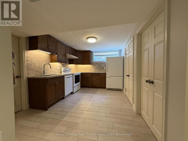 Building Photo - 252 Codsell Ave