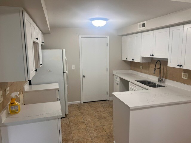 Foto del edificio - 369 Kirkwood Cir