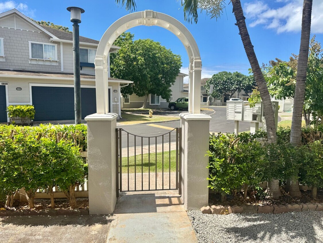 Primary Photo - Stunning 3-bedroom and 2.5-bathroom Townho...