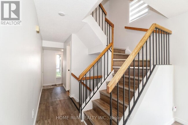 Building Photo - 28 Castlebrook Ln