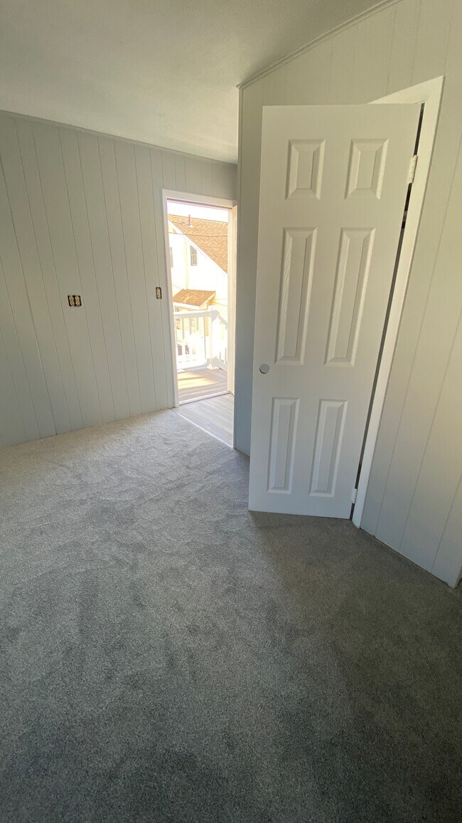 Foto del edificio - 226 E Cresse Ave