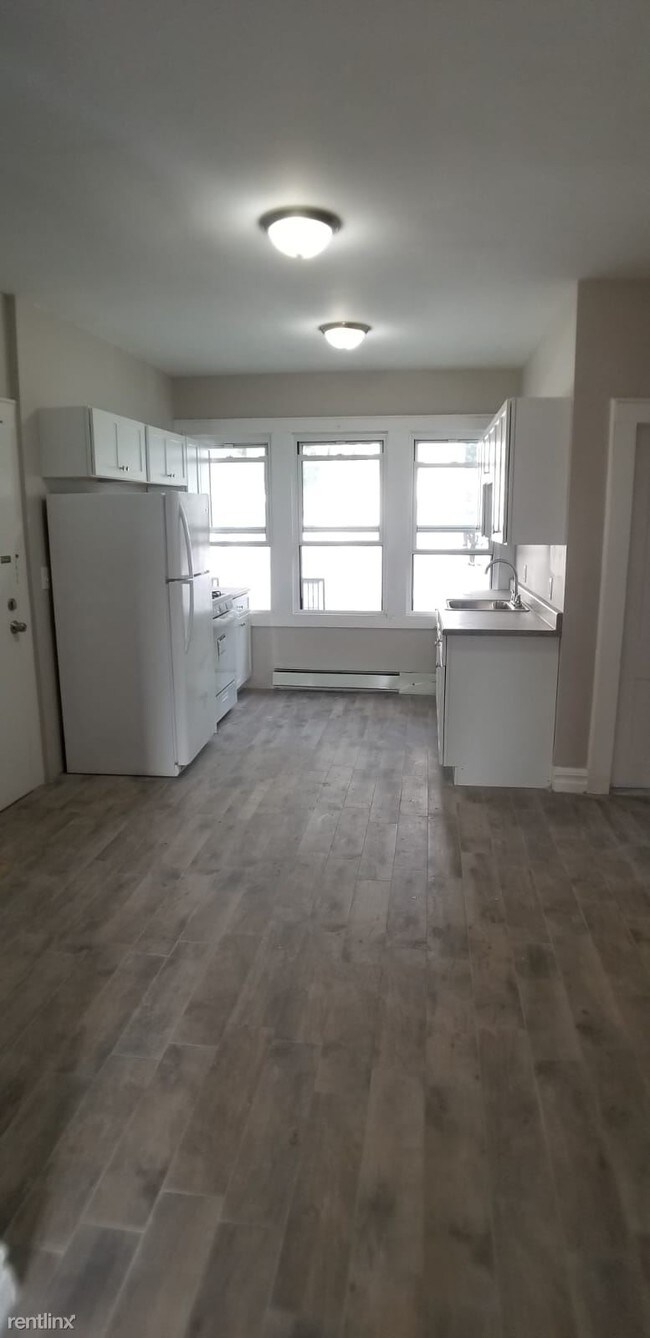 Building Photo - 3 br, 1 bath  - 186 Eastern Pkwy 1R