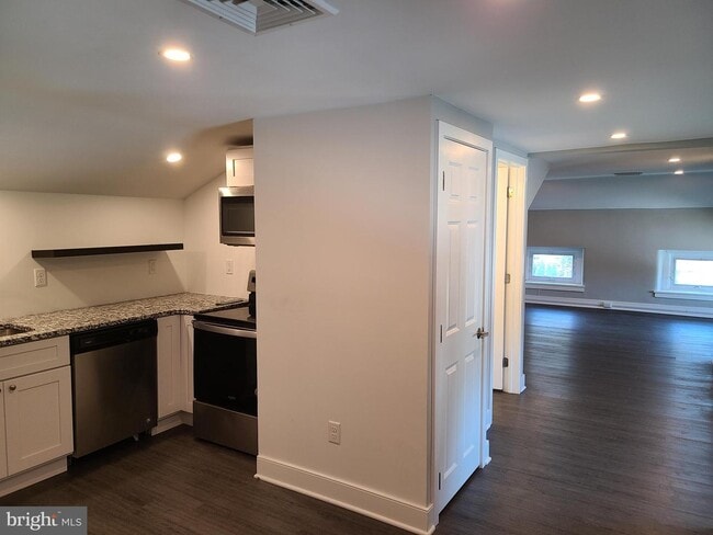 Building Photo - 507 Germantown Pike