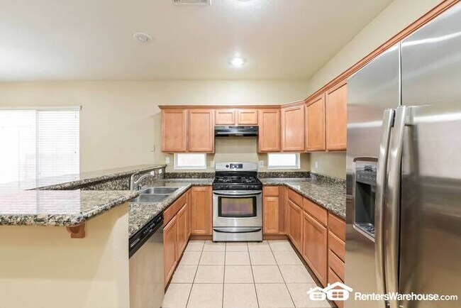Building Photo - Move in special: $1,000 off rent!  REDUCED...