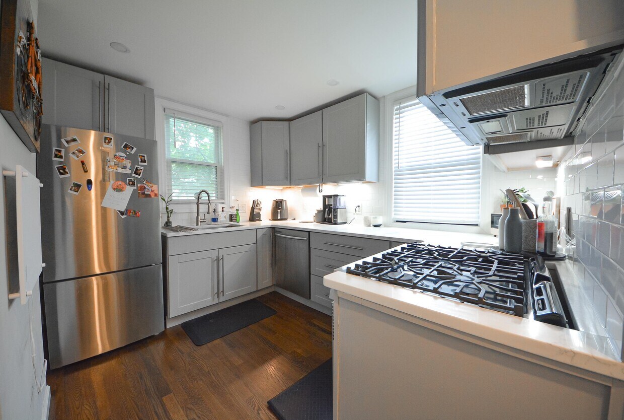 Primary Photo - 811 Montgomery St