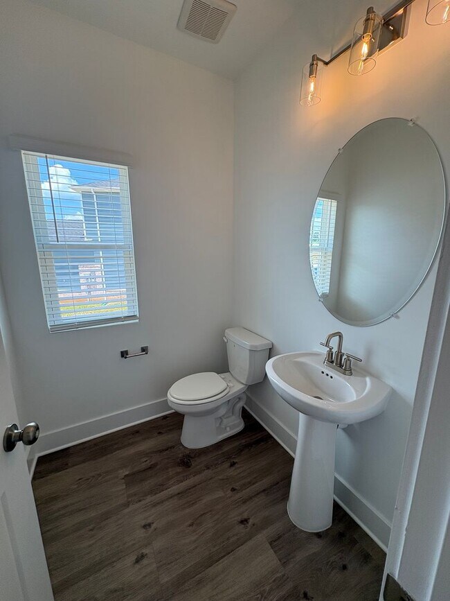 Foto del edificio - 3 Bed/2.5 Bath New Construction | Covered Deck + Open Living | Columbia, TN