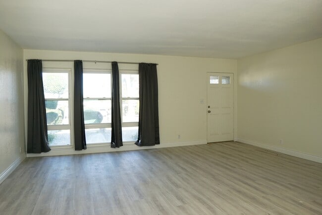 Foto del edificio - 39220 Karen St